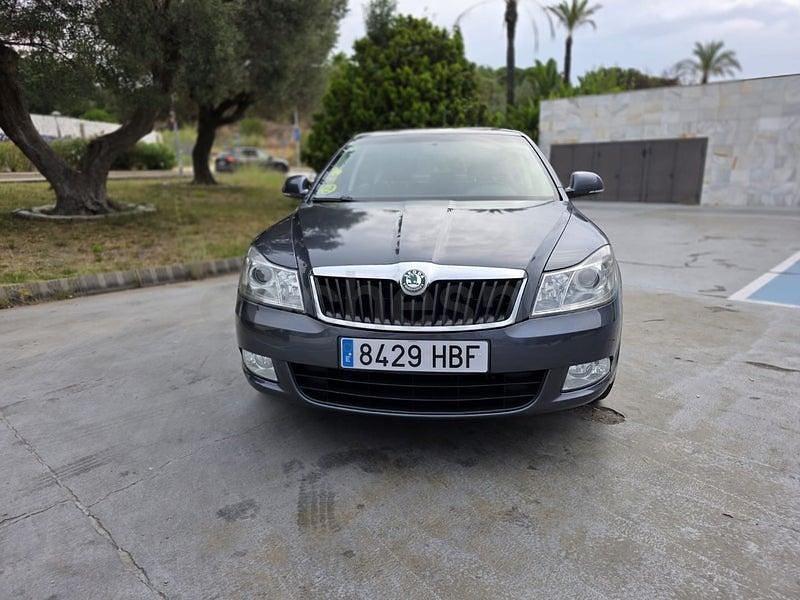 Usado Skoda Octavia GreenLine 105 CV (77 kW) 2011 Gris / plata Berlina