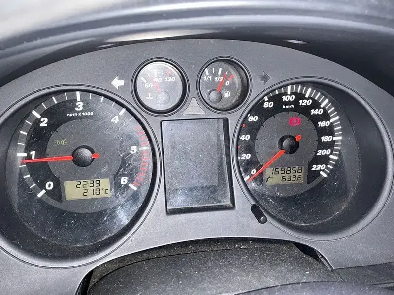 Usado Seat Ibiza Stella 64 CV (47 kW) 2003 Verde Utilitario