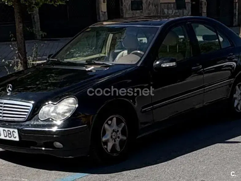 Usado Mercedes C220 Elegance 125 CV (91 kW) 2004 Negro Berlina