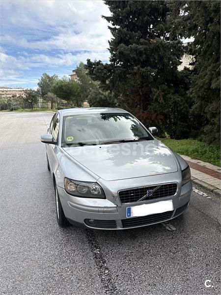 Gris / plata Usado 2006 Volvo S40 Momentum Berlina | 3900 € (Buen precio) - Imagen 1/4