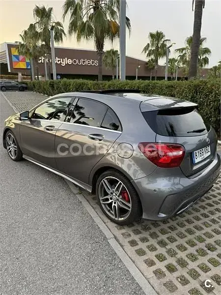 Usado Mercedes A180 AMG line 109 CV (80 kW) 2017 Gris / plata Utilitario