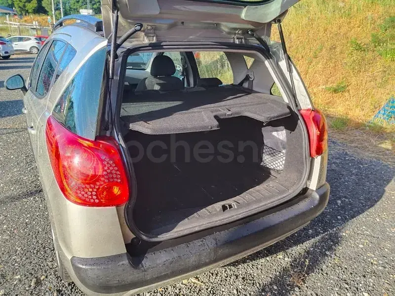 Usado Peugeot 207 95 CV (69 kW) 2008 Beige Familiar