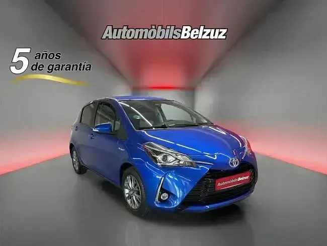 Usado Toyota Yaris Hybrid Active 100 CV (73 kW) 2019 Azul Utilitario
