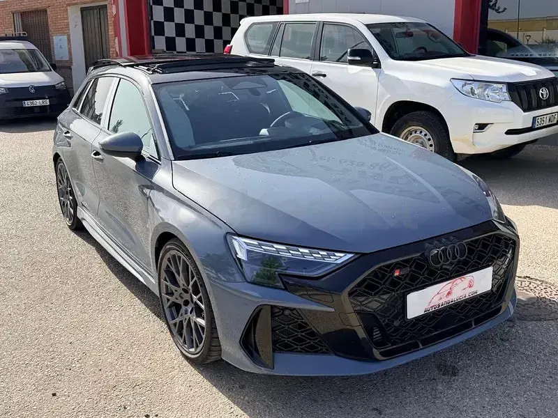 Nuevo Audi RS3 Competition 400 CV (294 kW) 2026 Gris / plata Berlina