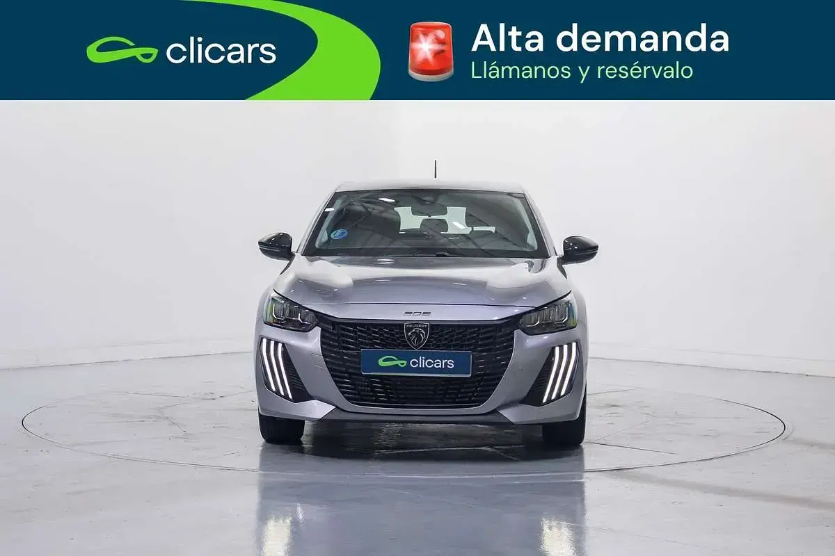Usado Peugeot 208 Style 101 CV (74 kW) 2025 Plateado Utilitario