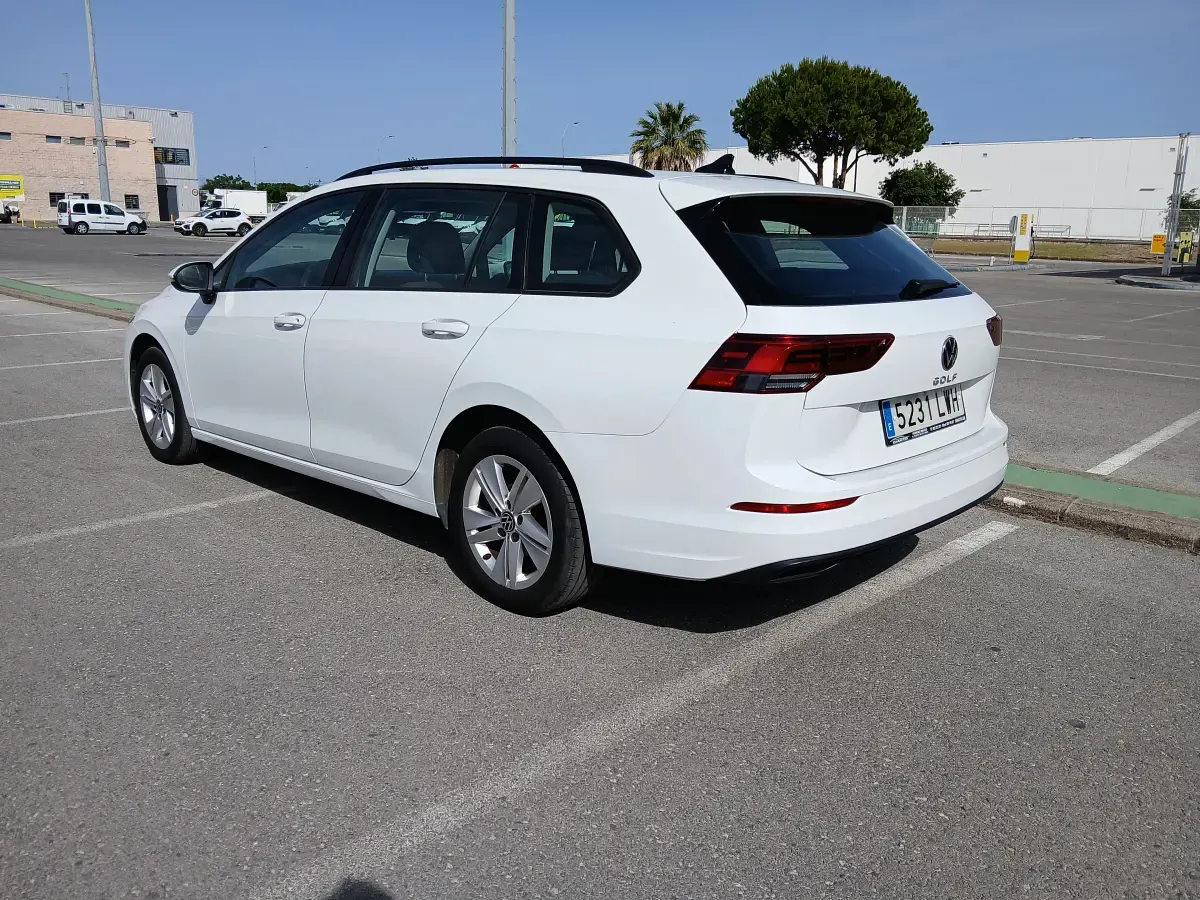 Usado VW Golf VIII 116 CV (85 kW) 2022 Blanco Familiar