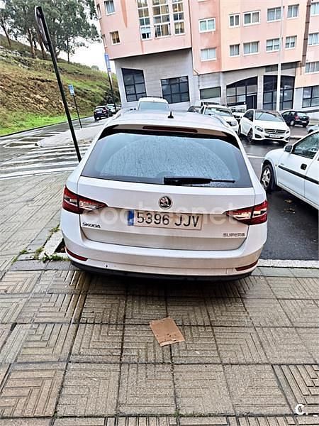 Usado Skoda Superb Style 190 CV (139 kW) 2016 Blanco Familiar