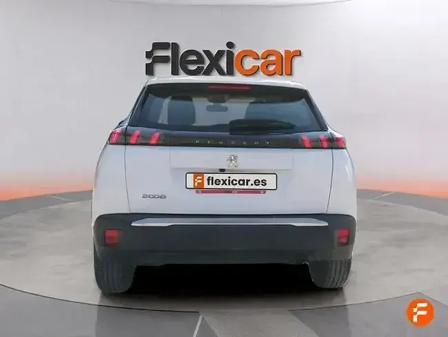 Usado Peugeot 2008 Active 100 CV (73 kW) 2020 Blanco SUV