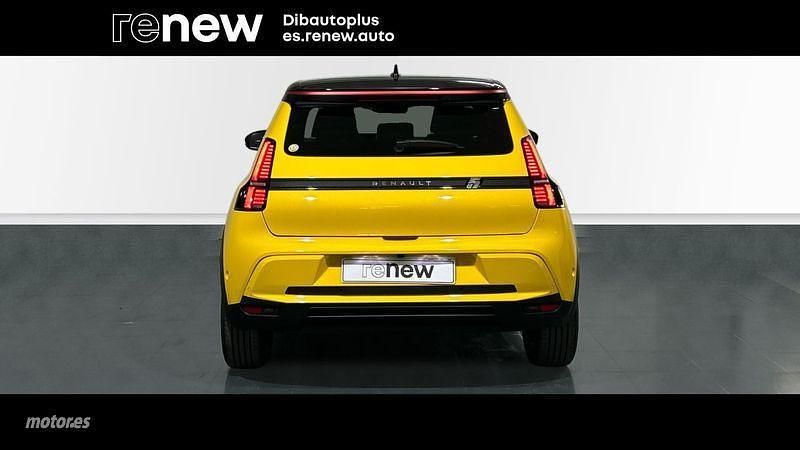 Usado Renault 5 E-Tech Techno 110 kW (150 CV) 2025 Amarillo Berlina