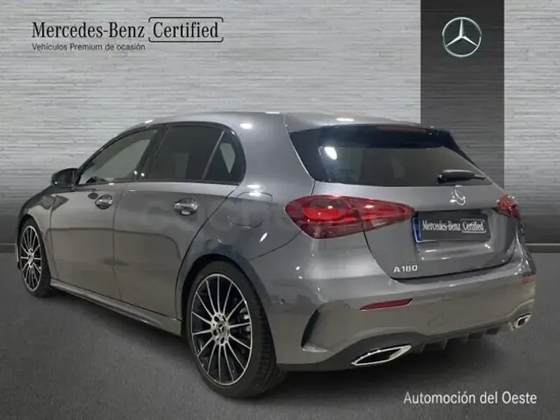 Usado Mercedes A180 136 CV (100 kW) 2025 Gris / plata Berlina