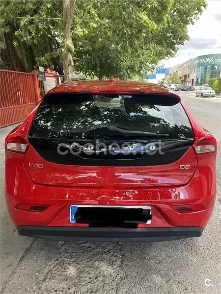 Usado Volvo V40 Kinetic 120 CV (88 kW) 2016 Rojo Berlina