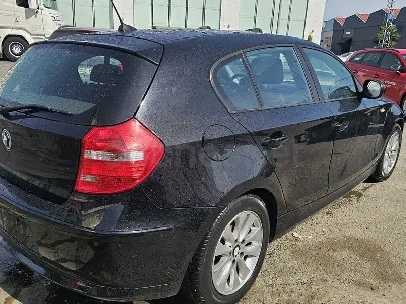 Usado BMW 116 115 CV (84 kW) 2011 Negro Utilitario