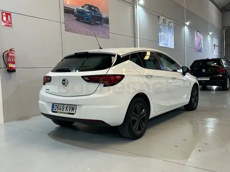 Usado Opel Astra 125 CV (91 kW) 2019 Blanco Berlina