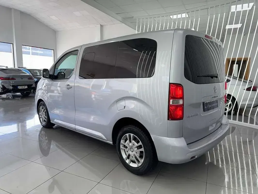 Usado Peugeot Traveller Business-Line 116 CV (85 kW) 2018 Gris Monovolumen