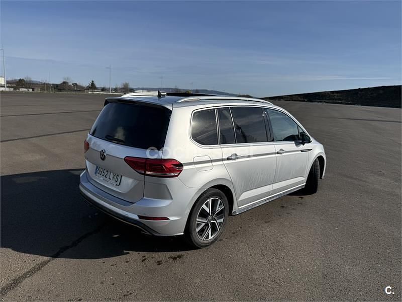 Usado VW Touran Sportline 150 CV (110 kW) 2020 Gris / plata Monovolumen