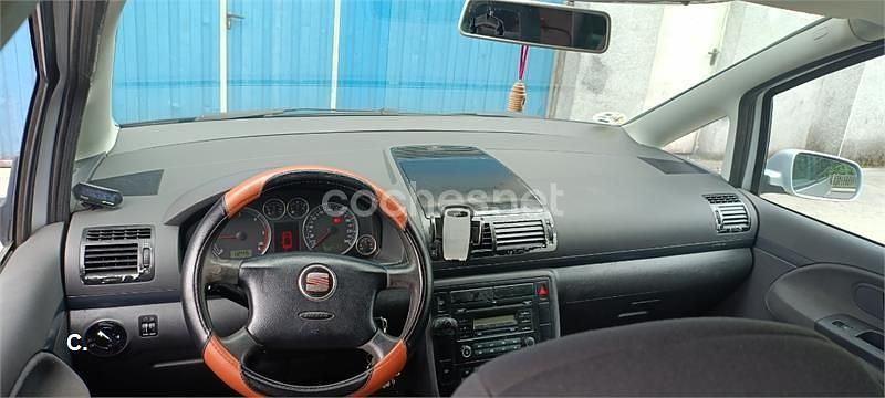 Usado Seat Alhambra Reference 140 CV (102 kW) 2007 Gris / plata Monovolumen