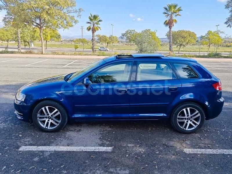 Usado Audi A3 Attraction 105 CV (77 kW) 2012 Azul Berlina