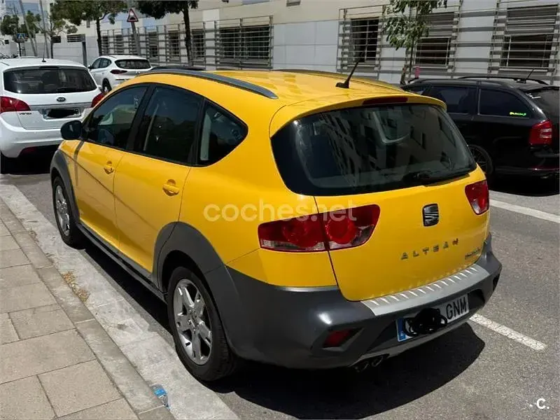 Usado Seat Altea 170 CV (125 kW) 2009 Amarillo Monovolumen