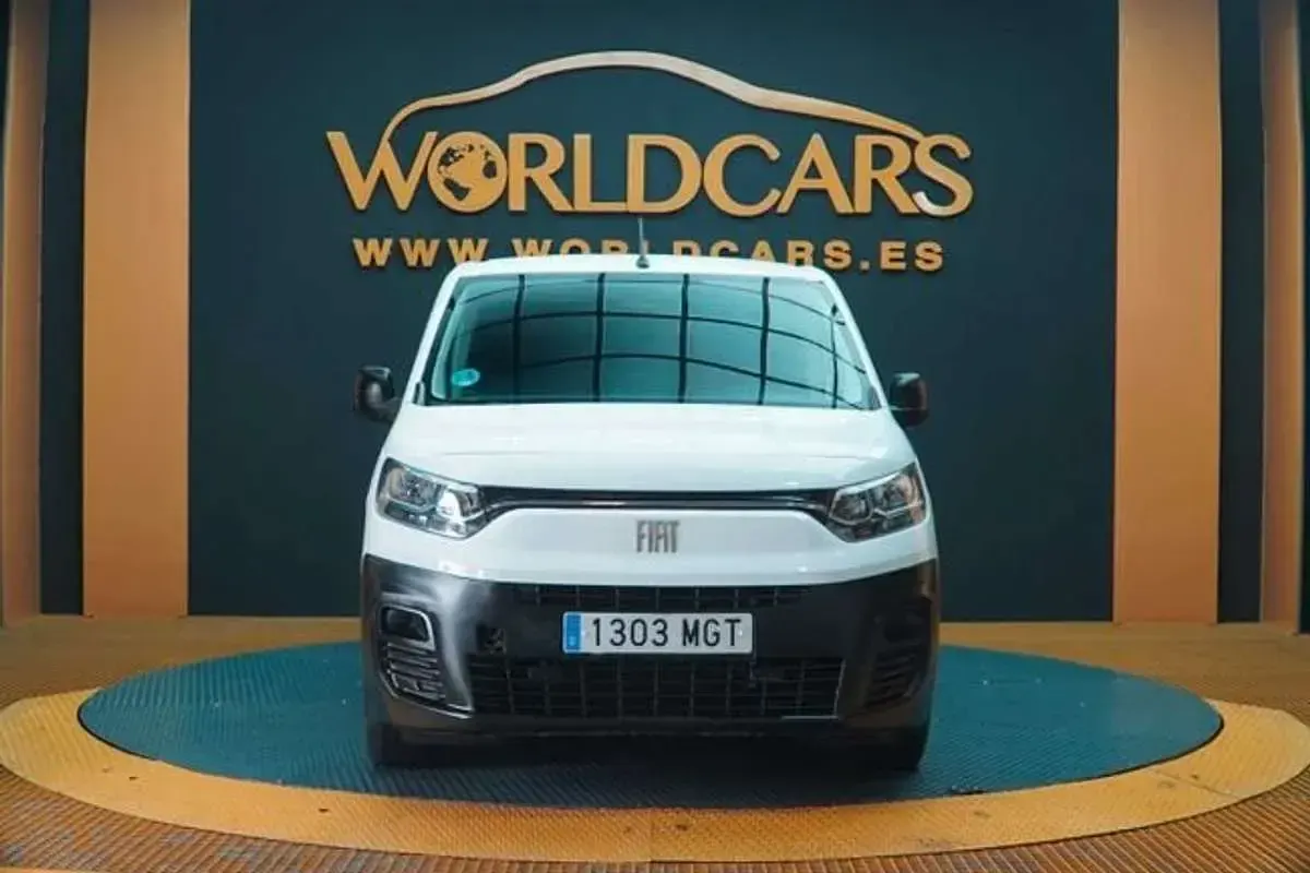Usado Fiat Doblò 102 CV (75 kW) 2023 Blanco Monovolumen