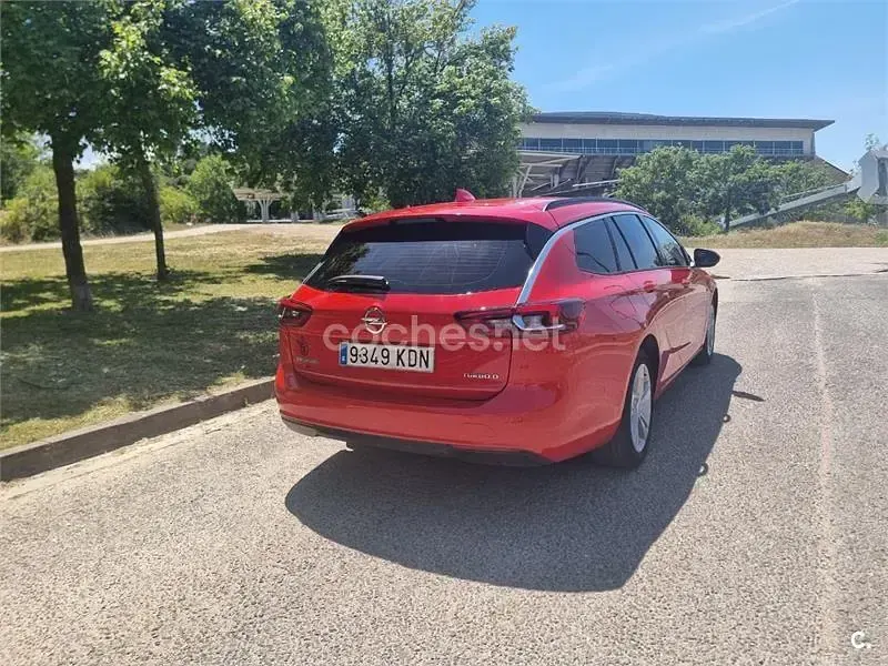 Usado Opel Insignia Business 136 CV (100 kW) 2017 Rojo Familiar