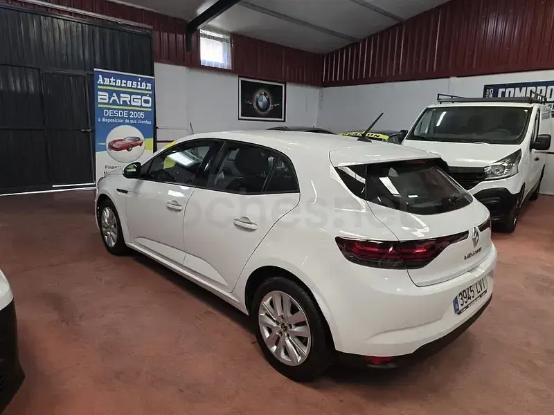 Usado Renault Mégane II Intens 115 CV (84 kW) 2022 Blanco Berlina