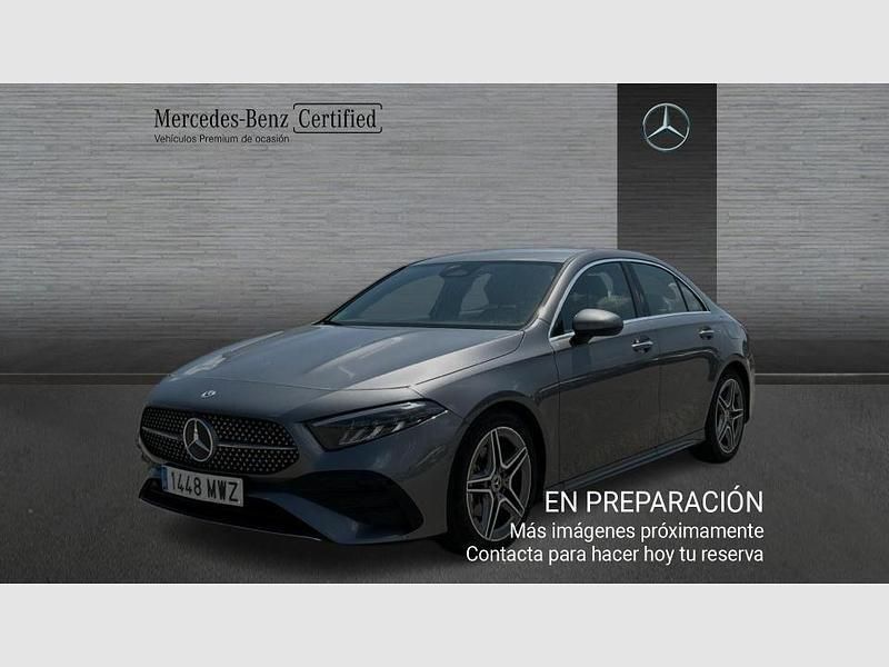 Gris Usado 2024 Mercedes A200 AMG line Berlina | 35.490 € (Precio justo) - Imagen 1/4