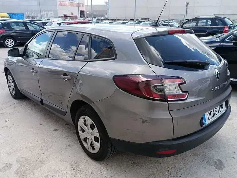 Usado Renault Mégane Business 110 CV (80 kW) 2010 Gris Familiar