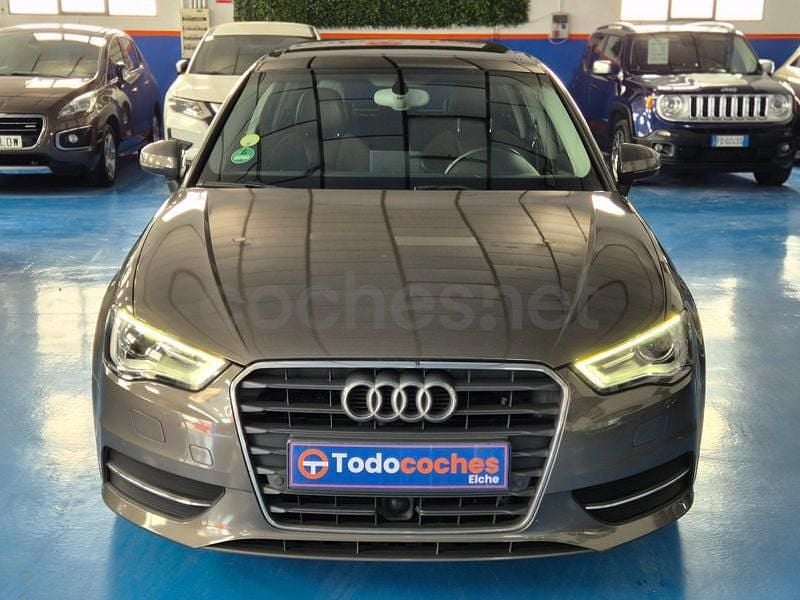 Usado Audi A3 Attraction 105 CV (77 kW) 2013 Marrón Berlina