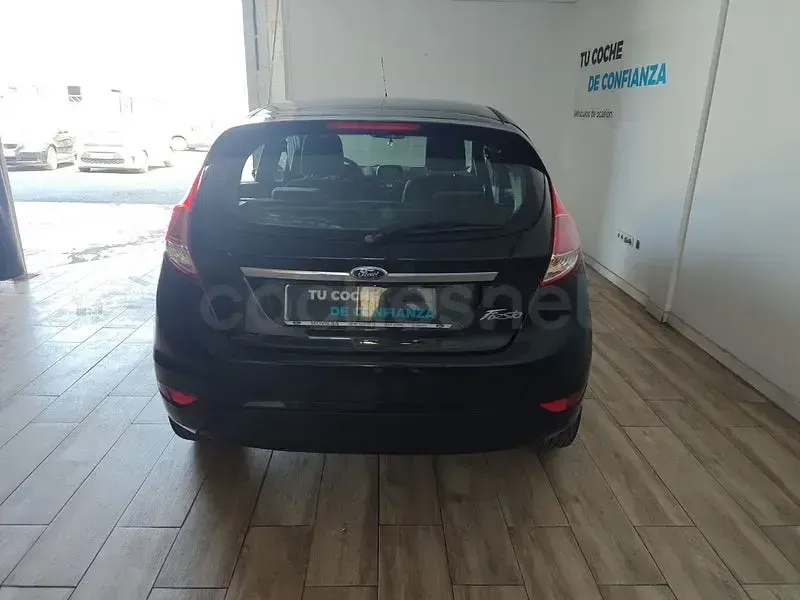 Usado Ford Fiesta Titanium 95 CV (69 kW) 2014 Negro Utilitario