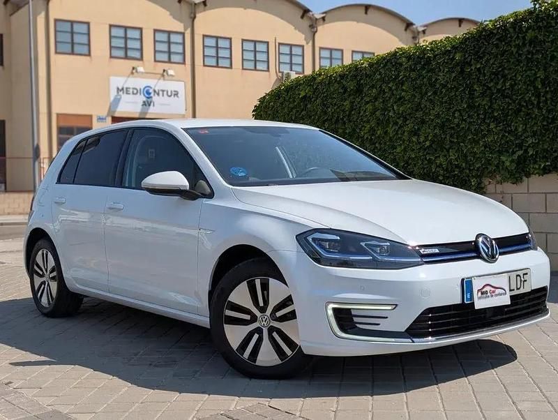 Begagnad VW e-Golf 100 kW (136 HK) 2020 Vit Halvkombi