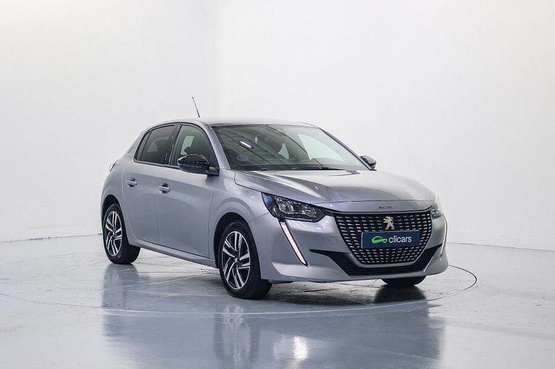 Usado Peugeot 208 Allure 100 CV (73 kW) 2023 Gris Utilitario