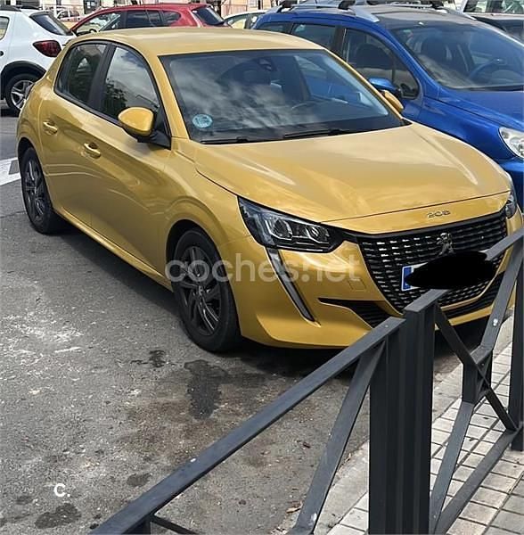 Usado Peugeot 208 Style 100 CV (73 kW) 2021 Amarillo Utilitario