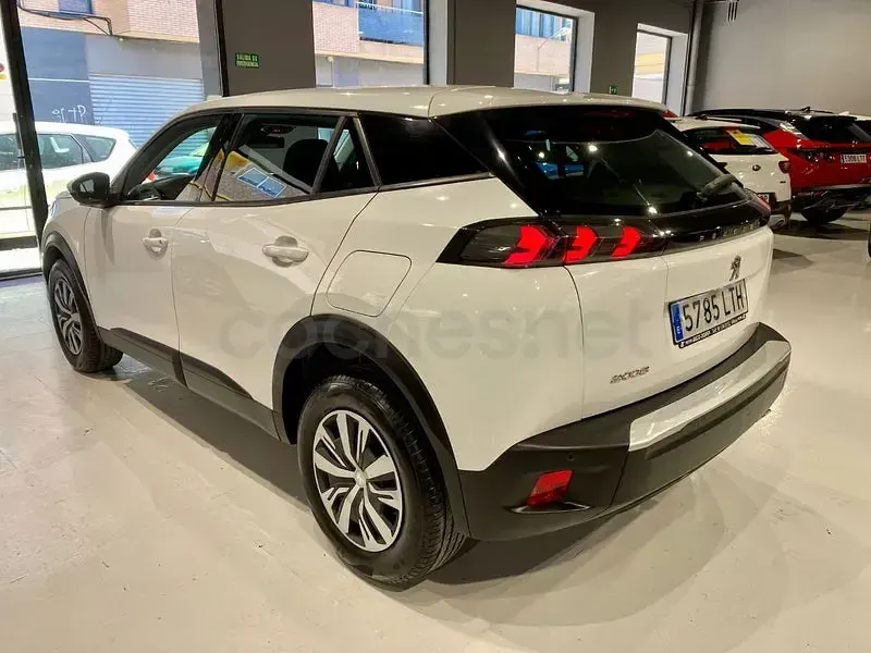 Usado Peugeot 2008 Active 110 CV (80 kW) 2021 Blanco SUV