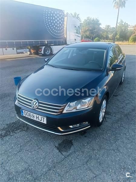 Azul Usado 2012 VW Passat Advance Berlina | 11.000 € (Caro) - Imagen 1/4