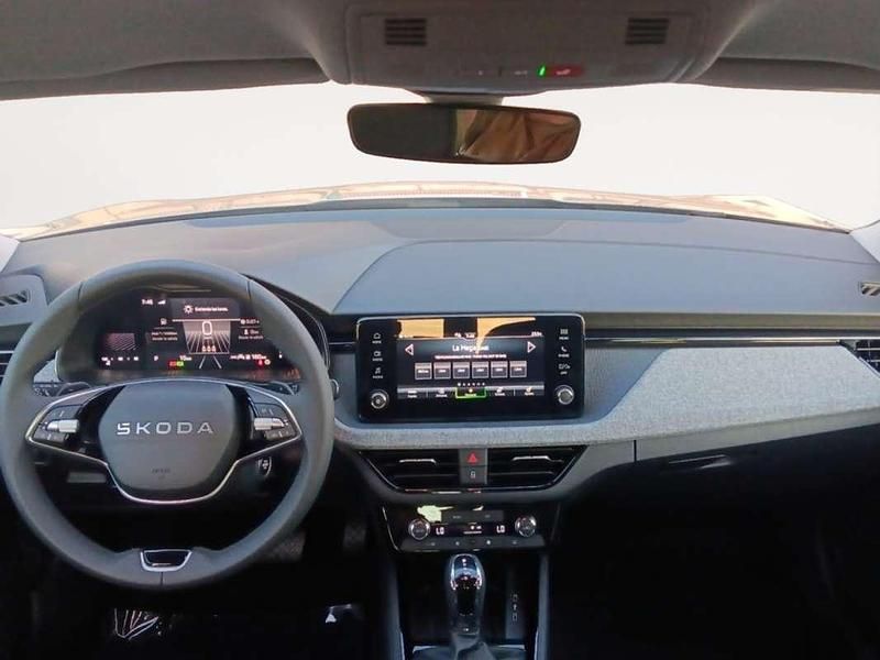 Usado Skoda Scala Selection 116 CV (85 kW) 2025 Gris Utilitario