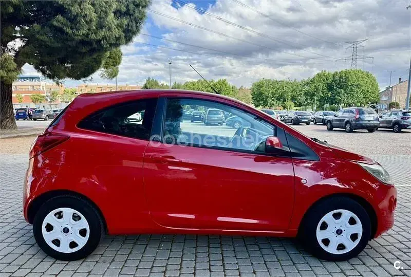 Usado Ford Ka Individual 69 CV (50 kW) 2012 Rojo Utilitario