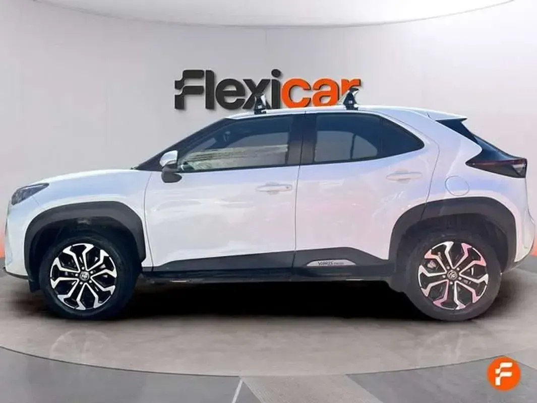 Usado Toyota Yaris Cross Active 116 CV (85 kW) 2024 Blanco SUV