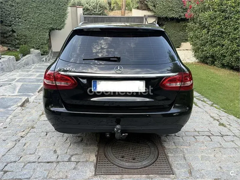 Usado Mercedes C200 150 CV (110 kW) 2018 Negro Familiar
