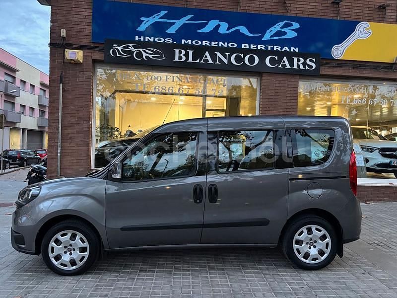 Gris / plata Usado 2019 Fiat Doblò Lounge Monovolumen | 11.990 € (Un poco caro) - Imagen 1/4