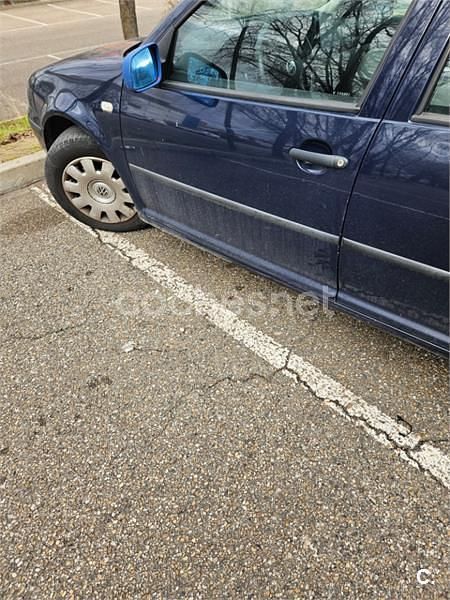 Usado VW Golf IV Highline 110 CV (80 kW) 2000 Azul Familiar