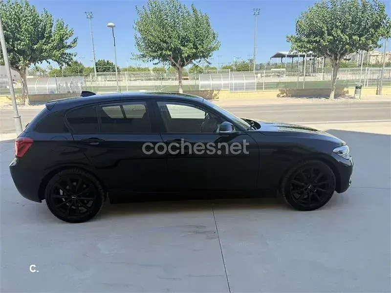Usado BMW 118 Sport Line 136 CV (100 kW) 2018 Negro Berlina