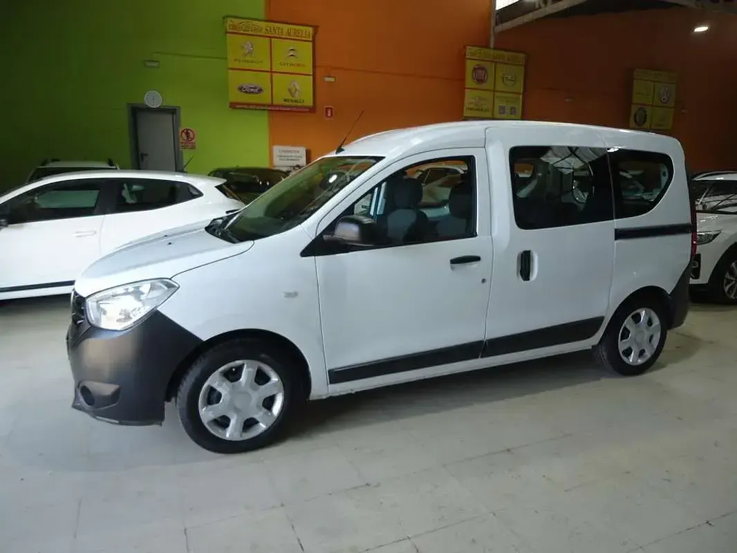 Usado Dacia Dokker Essentiel 109 CV (80 kW) 2021 Blanco Monovolumen
