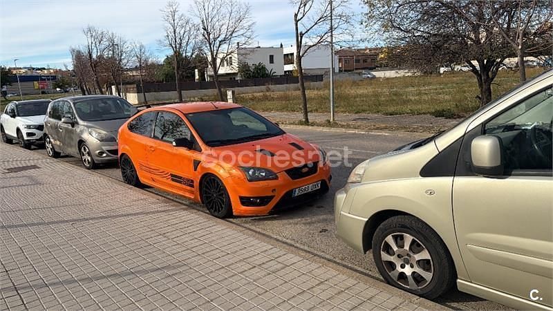 Usado Ford Focus ST 225 CV (165 kW) 2006 Naranja Berlina
