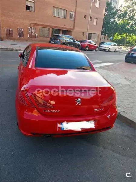 Usado Peugeot 307 CC 138 CV (101 kW) 2006 Rojo Descapotable