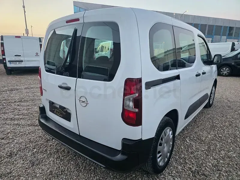 Usado Opel Combo Life Expression 102 CV (75 kW) 2020 Blanco Monovolumen