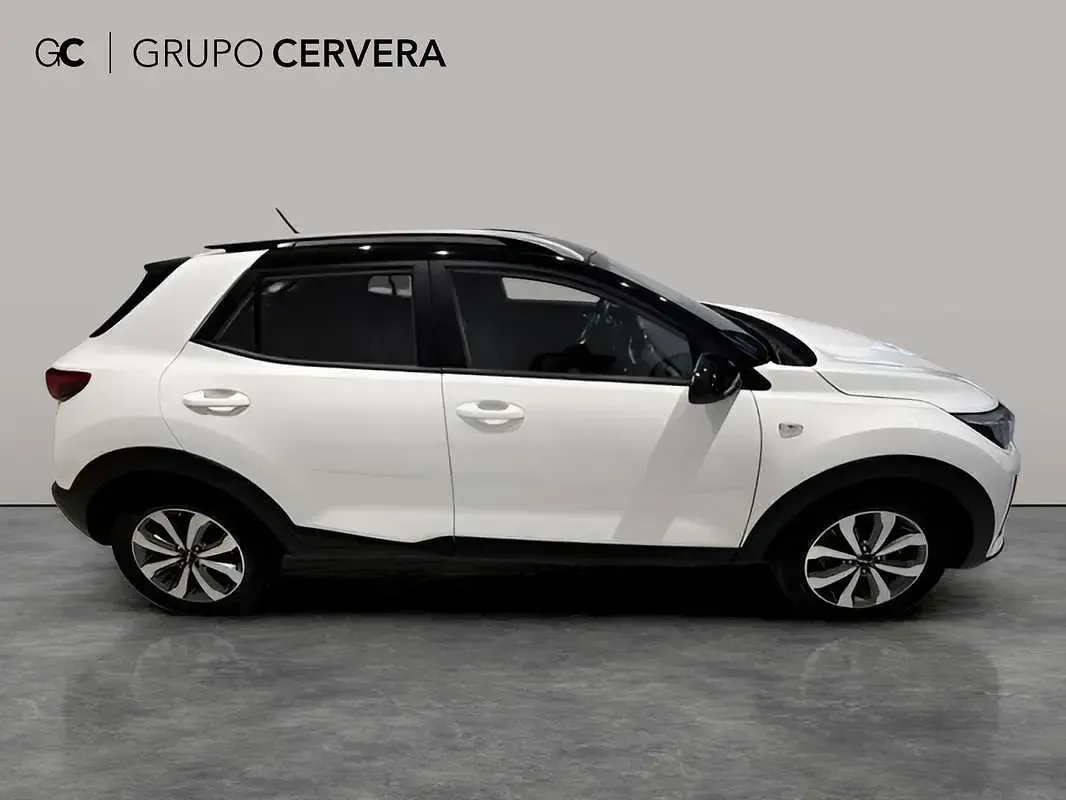 Usado Kia Stonic 101 CV (74 kW) 2022 Blanco SUV