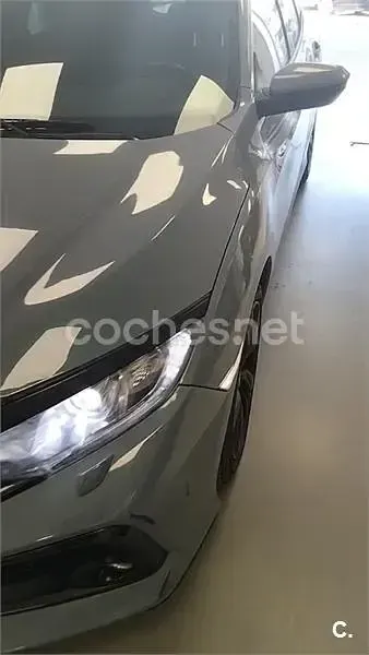 Usado Honda Civic Elegance 129 CV (94 kW) 2017 Gris / plata Berlina