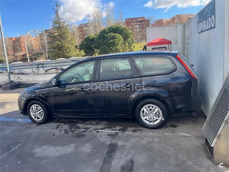 Usado Ford Focus Trend 90 CV (66 kW) 2008 Negro Familiar