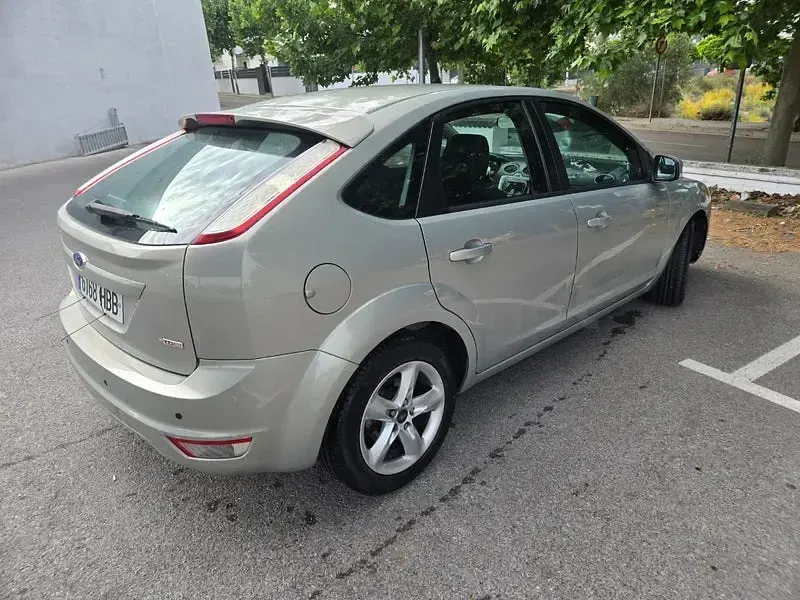 Używany Ford Focus Titanium 109 KM (80 kW) 2011 Beżowy Sedan/Limuzyna