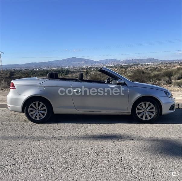 Usado VW Eos Sport 140 CV (102 kW) 2012 Gris / plata Descapotable